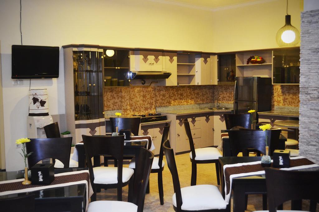 Srikandi Guesthouse มะลัง ภายนอก รูปภาพ
