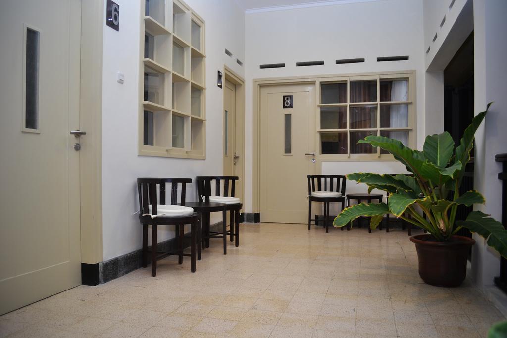 Srikandi Guesthouse มะลัง ภายนอก รูปภาพ