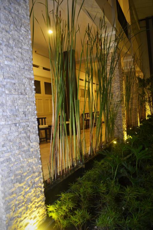 Srikandi Guesthouse มะลัง ภายนอก รูปภาพ