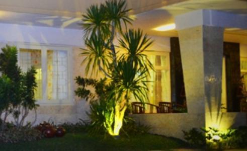 Srikandi Guesthouse มะลัง ภายนอก รูปภาพ